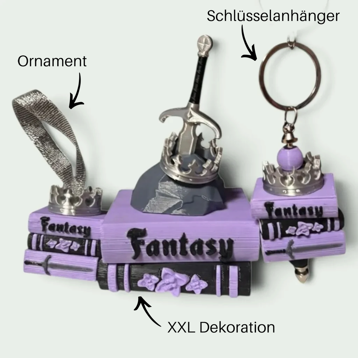 Verleihe deinem Bücherregal, deinem Schlüsselbund oder deinem Weihnachtsbaum den perfekten Fantasy-Vibe! Dieses liebevoll gestaltete "Fantasy" Book Pile mit Krone, Schwert- und Stein-Details ist ein absoluter Hingucker für alle Buchliebhaber.