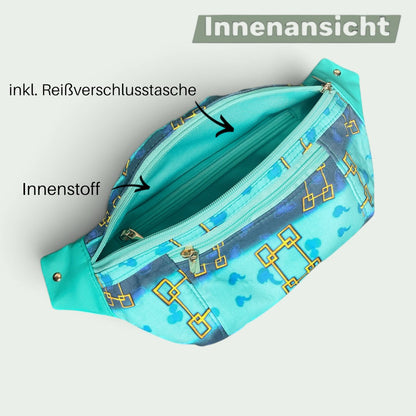 Schneckenschmiede Bauchtasche in Türkis mit geometrischem Muster, Reißverschlussfächern und Kunstleder-Details.