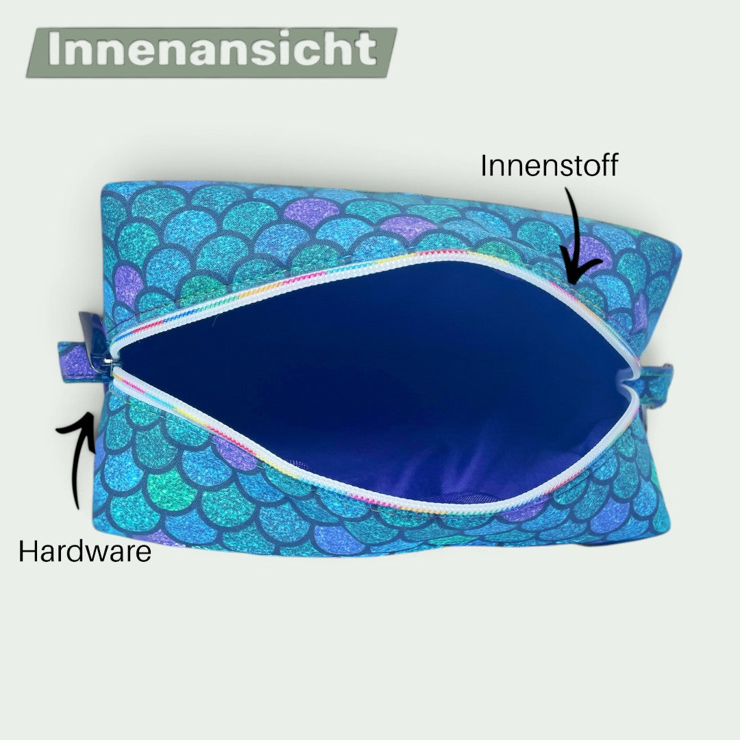 Schneckenschmiede Boxy Bag Kosmetiktasche mit blauem Meerjungfrauen-Schuppenmuster und wasserabweisendem Innenfutter