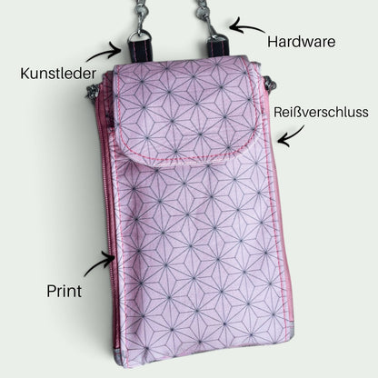 Schneckenschmiede Zip n Go Handytasche in Rosa mit geometrischem Muster, Kunstleder-Details und Reißverschlüssen.