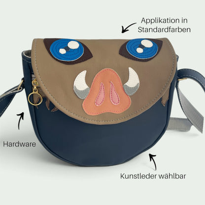 Schneckenschmiede Inoshishi Umhängetasche aus Kunstleder mit Wildschweinmasken-Applikation und verstellbarem Gurt