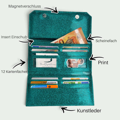Schneckenschmiede Ita Portemonnaie in glitzerndem Türkis mit Sichtfenster für Pins, Kartenfächern und Geldscheinfach.