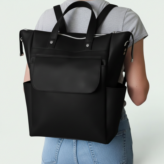 Schneckenschmiede 2-in-1 Rucksack mit schwarzem Kunstleder, Fronttasche und Reißverschluss. Convertible