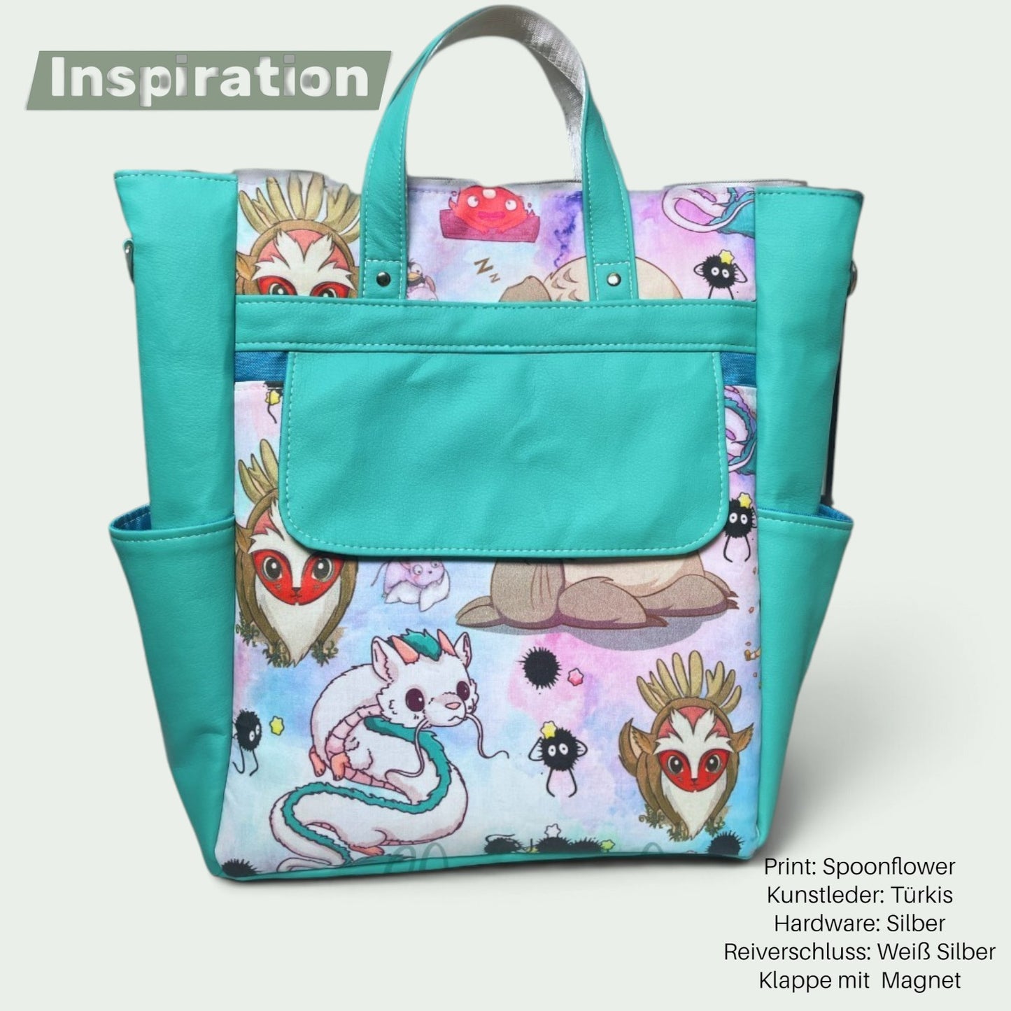 Schneckenschmiede 2-in-1 Rucksack aus türkisfarbenem Kunstleder mit buntem Anime-Print und Magnetverschluss-Klappe.