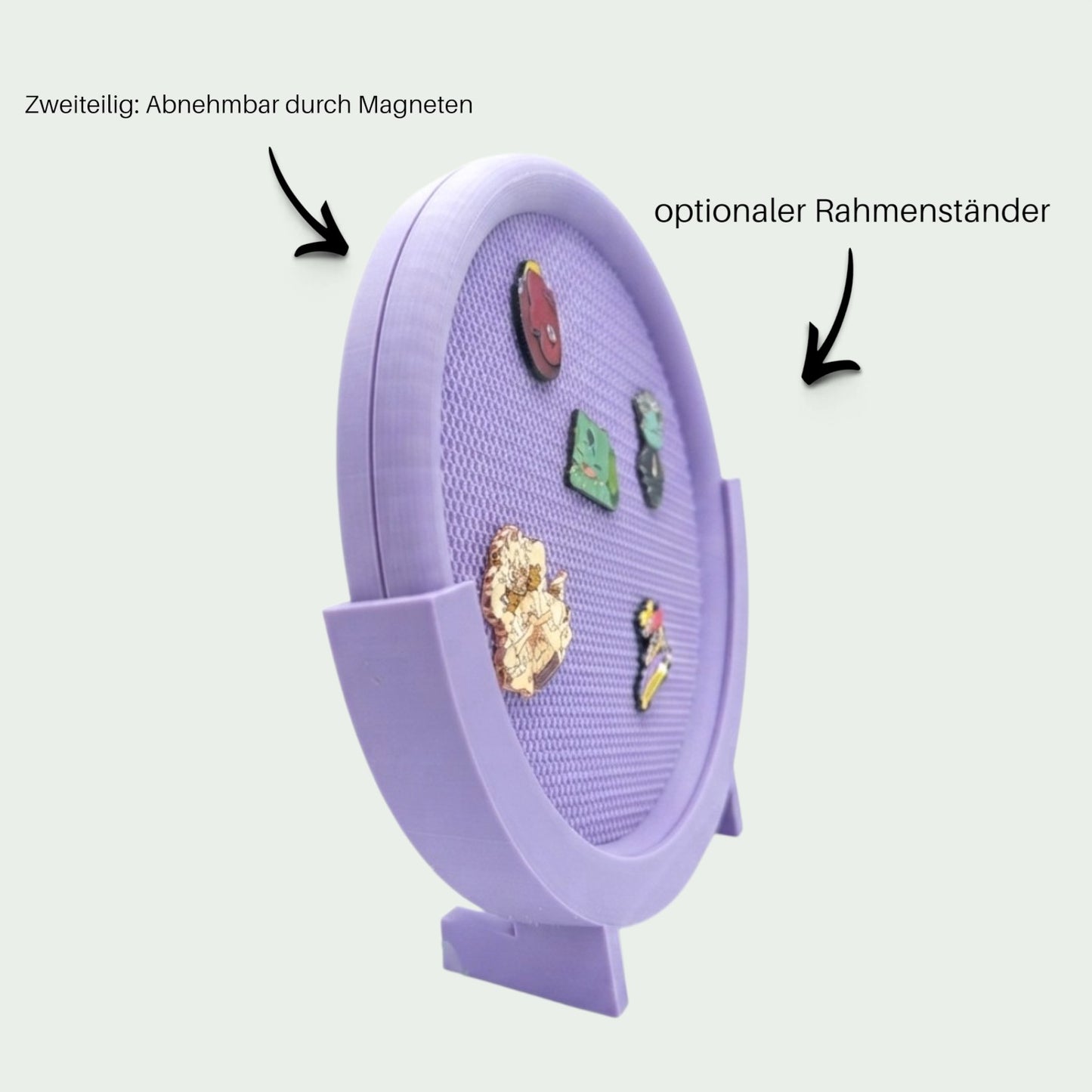 Schneckenschmiede runder magnetischer Pin-Displayrahmen aus lila PETG mit Ständer und befestigten Emaille-Pins