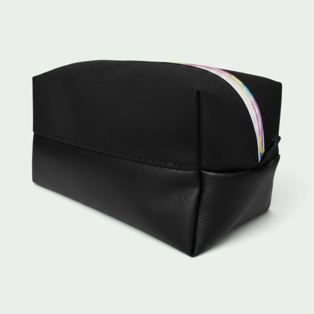 Schneckenschmiede Boxy Bag Kosmetiktasche in Schwarz mit wasserabweisendem Innenfutter und buntem Reißverschluss