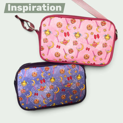 Schneckenschmiede Umhängetasche Catalina mit Sailor Moon Print in Rosa und Lila, handgefertigt mit Kunstleder