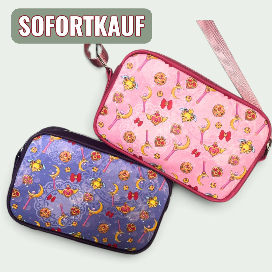 Schneckenschmiede Umhängetasche Magic Girl mit Anime-Motiven in Pink und Lila, Kunstleder-Akzenten und Schultergurt